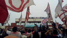 Universitario: hinchas realizaron banderazo en Campomar para alentar al equipo