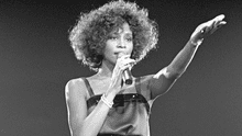 Facebook viral: Mujer canta tema de Whitney Houston' en salón de belleza y deja a todos impactados