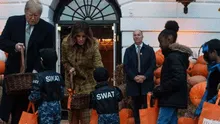 Donald Trump salió de la Casa Blanca y repartió dulces a niños por Halloween  [FOTOS]