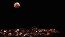 ¿A qué hora se vio el eclipse lunar este 8 de noviembre desde cada país?