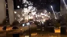 Francia: el momento en que una comisaría es atacada por decenas de personas con fuegos artificiales [VIDEO]