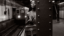 Naomi Campbell posó desnuda en el subterráneo de Nueva York [FOTOS]