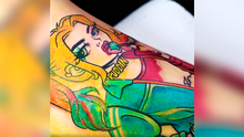 Hombre se realiza impresionante tatuaje de Harley Quinn y resultado emociona a fanáticos de DC [VIDEO]