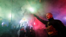 Ucranianos realizan violenta protesta frente a la embajada de Rusia [VIDEO]