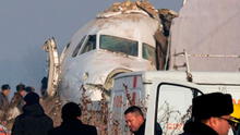 Mal tiempo y error de pilotaje: lo que se sabe de la caída del avión que dejó 12 muertos en Kazajistán