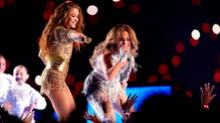 Jennifer Lopez palmotea derrier de Shakira tras finalizar el medio tiempo del Super Bowl 2020