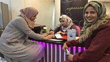 Contra la tradición: joven abre cafetería solo para mujeres en Gaza