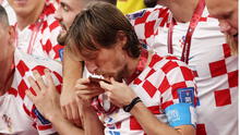La tierna foto de Luka Modric besando su medalla de tercer lugar que da la vuelta al mundo