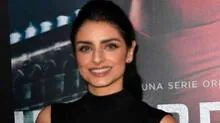 Aislinn Derbez presume esbelta figura en topless 