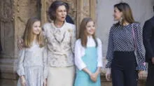 Reina Letizia obliga a su hija a tomarse foto con su abuela Sofía [VIDEO]