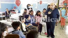 Arequipa: El Señor Barriga visitó a niños del hospital Honorio Delgado 
