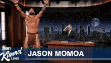 Jason Momoa se desviste en vivo para mostrar cómo es su traje de hawaiano