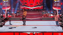 Hijo de Rey Mysterio recibió brutal ‘bienvenida’ a la WWE por parte de Seth Rollins [VIDEO]