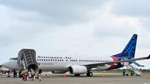 Avión desaparece en Indonesia con 59 pasajeros a bordo