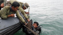 Localizan cajas negras de avión que cayó al mar en Indonesia 