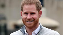Príncipe Harry vuelve a criticar a la familia real en público