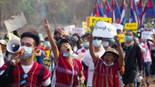 Miles de refugiados birmanos huyen a Tailandia para escapar de la crisis