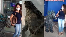 Niño se disfraza de Godzilla para ir al cine