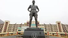 ‘Lolo’ Fernández: develan estatua del ídolo histórico de Universitario