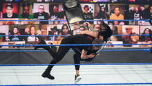 WWE SmackDown: Edge reaparece y ataca a Roman Reigns