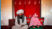 La niña afgana que posó junto a un pedófilo 30 años mayor con quien fue obligada a casarse