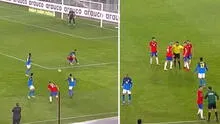 Jugadores de Chile reclaman a Diego Haro un penal no cobrado ante Brasil