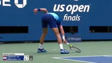 ¡Otra vez! Djokovic se frustra y rompe la raqueta contra el piso en US Open