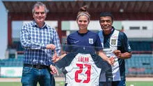 Adriana Lúcar recibió homenaje de Teófilo Cubillas por ser la goleadora de la Liga Femenina