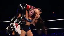 WWE: un día como hoy, Ronda Rousey mostró su dominio al levantar a The Bella Twins  