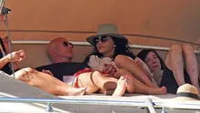 Jeff Bezos aparece sumamente enamorado en vacaciones con su novia