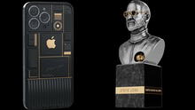 Lanzan costoso iPhone 13 de titanio y oro de 24 kilates que viene con busto de Steve Jobs