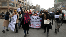 Talibanes lanzan gas pimienta para dispersar a mujeres que se manifestaban en Kabul