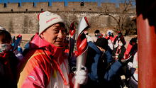 Jackie Chan llega con la llama olímpica a la Gran Muralla China