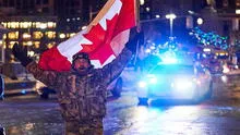 Pese a evidencia científica, antivacunas desafiantes se apoderaron de las calles en Canadá