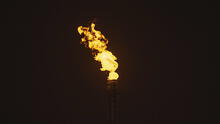 La OPEP recorta la producción mundial de petróleo y el barril se dispara por encima de US$80