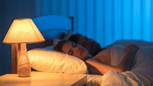 ¿Duermes con la luz encendida? podrías estar dañando tu corazón y provocándote diabetes