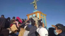 Semana Santa: decenas de personas peregrinaron hacia el cerro Azoguini en Puno