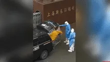 Miedo en Shanghái por COVID-19: anciano es llevado a la morgue en una bolsa mientras aún estaba vivo