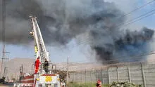 Lurigancho-Chosica: se registra voraz incendio en almacén de reciclaje