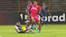 La terrible entrada de Adrián Ugarriza que le ‘dobló’ el tobillo a su rival y le costó la roja