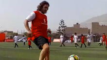 Carles Puyol jugó una pichanga e inauguró una cancha deportiva en San Juan de Lurigancho