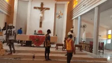 Hombres armados matan a más de 40 personas, incluidos niños y mujeres, en una iglesia en Nigeria