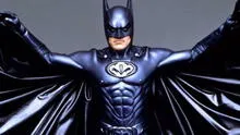 Tim Burton critica los pezones de Batman y a Warner Bros.: “¿Así te quejas de mí?”