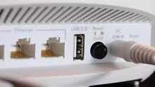 ¿Para qué sirve el puerto USB que se ubica en la parte trasera del router y cómo sacarle provecho?