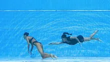 Nadadora es salvada por su entrenadora tras desmayarse en el agua en Mundial de Natación