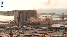 Se derrumban los restos del puerto de Beirut tras la mortal explosión de 2020
