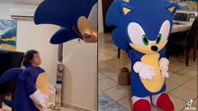 Niña cumple su sueño de tener disfraz de Sonic, pero cuando lo usa no puede moverse