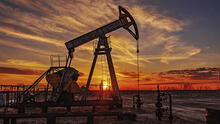 La OPEP acordó reducir en 100.000 barriles su producción diaria de petróleo para octubre