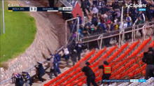 Hinchas de Quilmes derriban valla de seguridad y agreden a simpatizantes de Boca