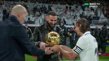 ¡De la mano de 2 grandes! Zidane y Modric le entregaron el Balón de Oro a Benzema en el Bernabéu